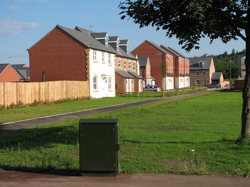 350-New.JPG - 350-New houses ready for occupation. View from West Street.