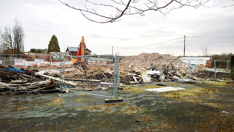 714-Warsop.jpg - 714-Warsop Vale School demolition, material recovery and site clearance continues.