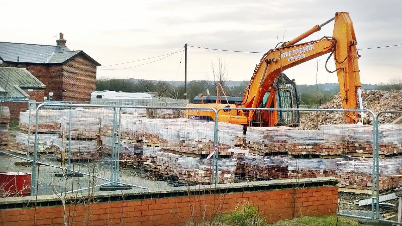 718-Warsop..jpg - 718-Warsop Vale School demolition, material recovery and site clearance continues.