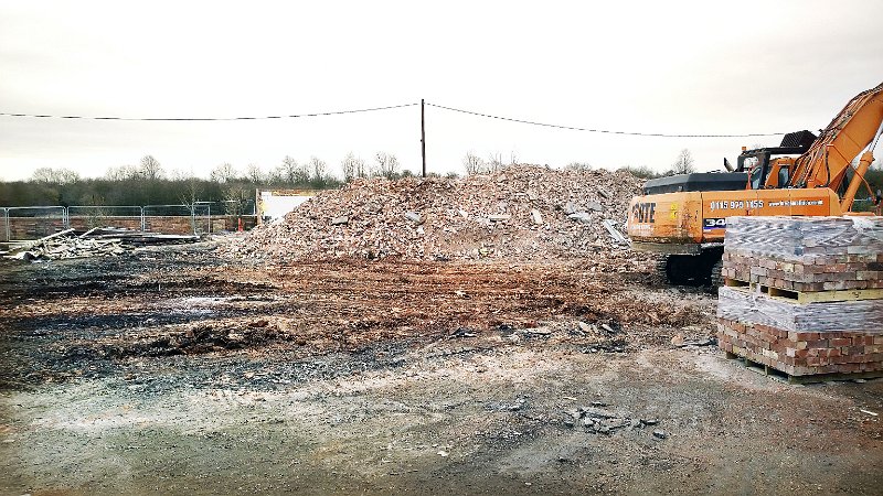 720-Warsop.jpg - 720-Warsop Vale School demolition, material recovery and site clearance continues.