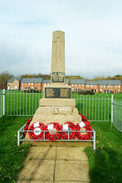 759-A view.jpg - 759-A view of the Warsop Vale War Memorial with all the Wreaths laid.